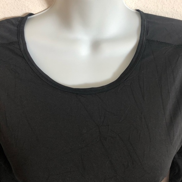 Athleta Fitted LS Black Scoop Neck Yoga Fitness Top Sz. M Thumb Holes Running - Picture 4 of 6